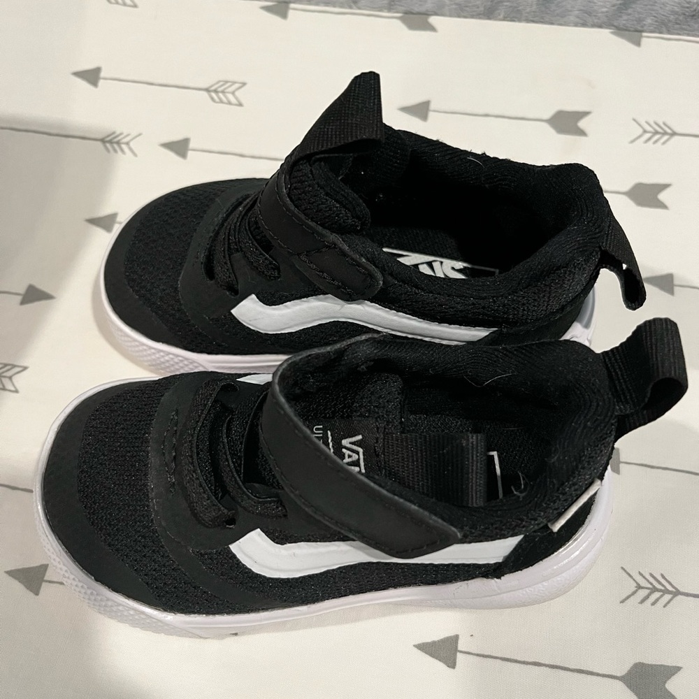 Vans Ultrarange Rap (Black/True White)